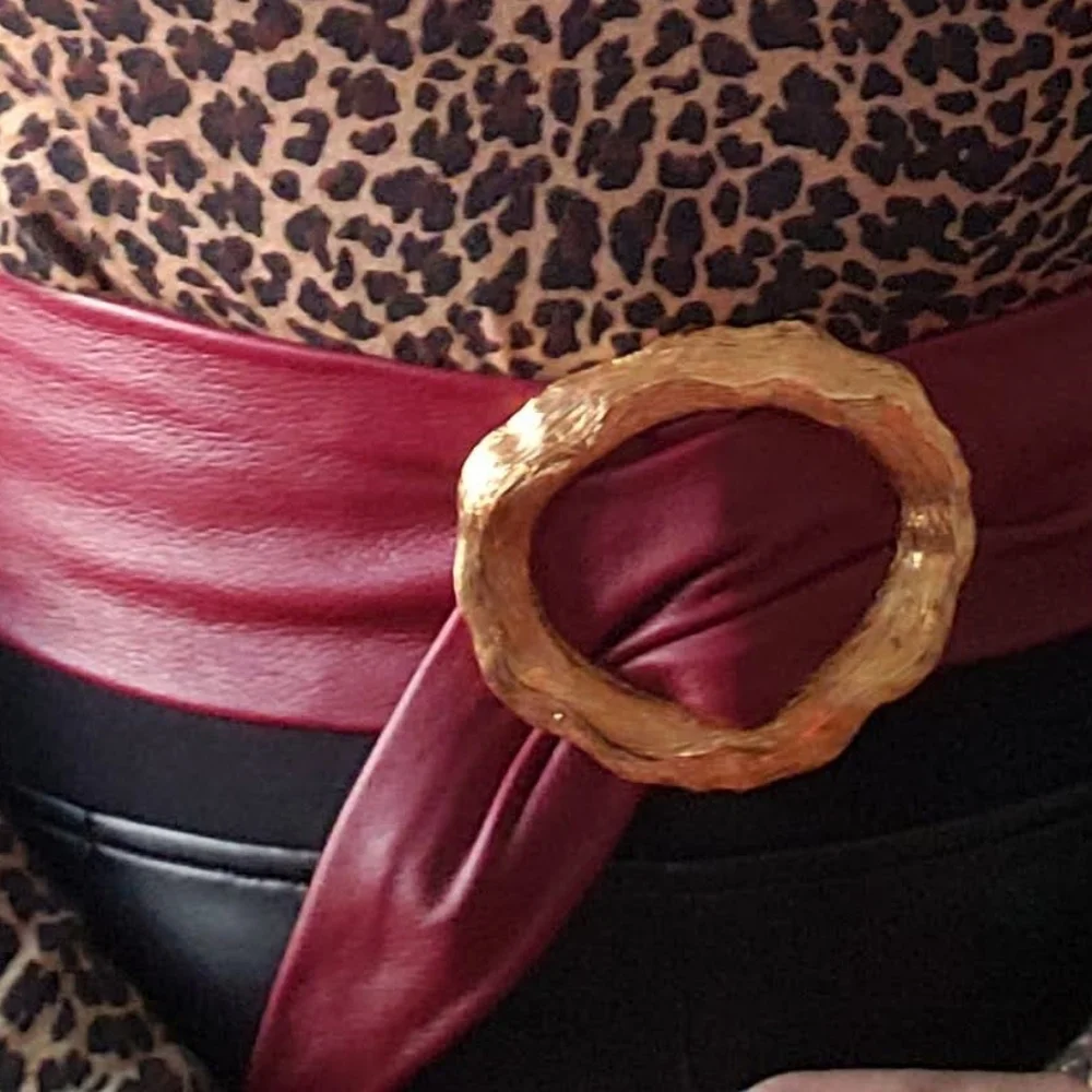 Handcrafted Leather Belt with Vintage Gold Metal Buckle - Picture 2 of 3